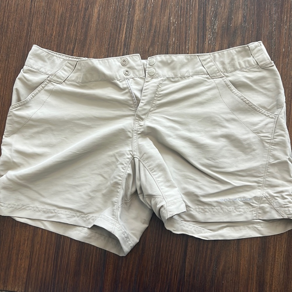 Columbia Omni Shade Kacki Shorts